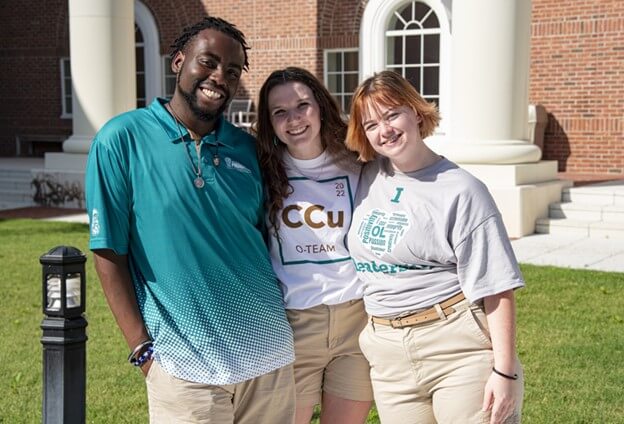 Coastal Carolina University students walking.